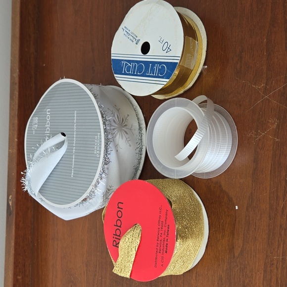 Assorted Ribbons And Bows - Picture 7 of 8